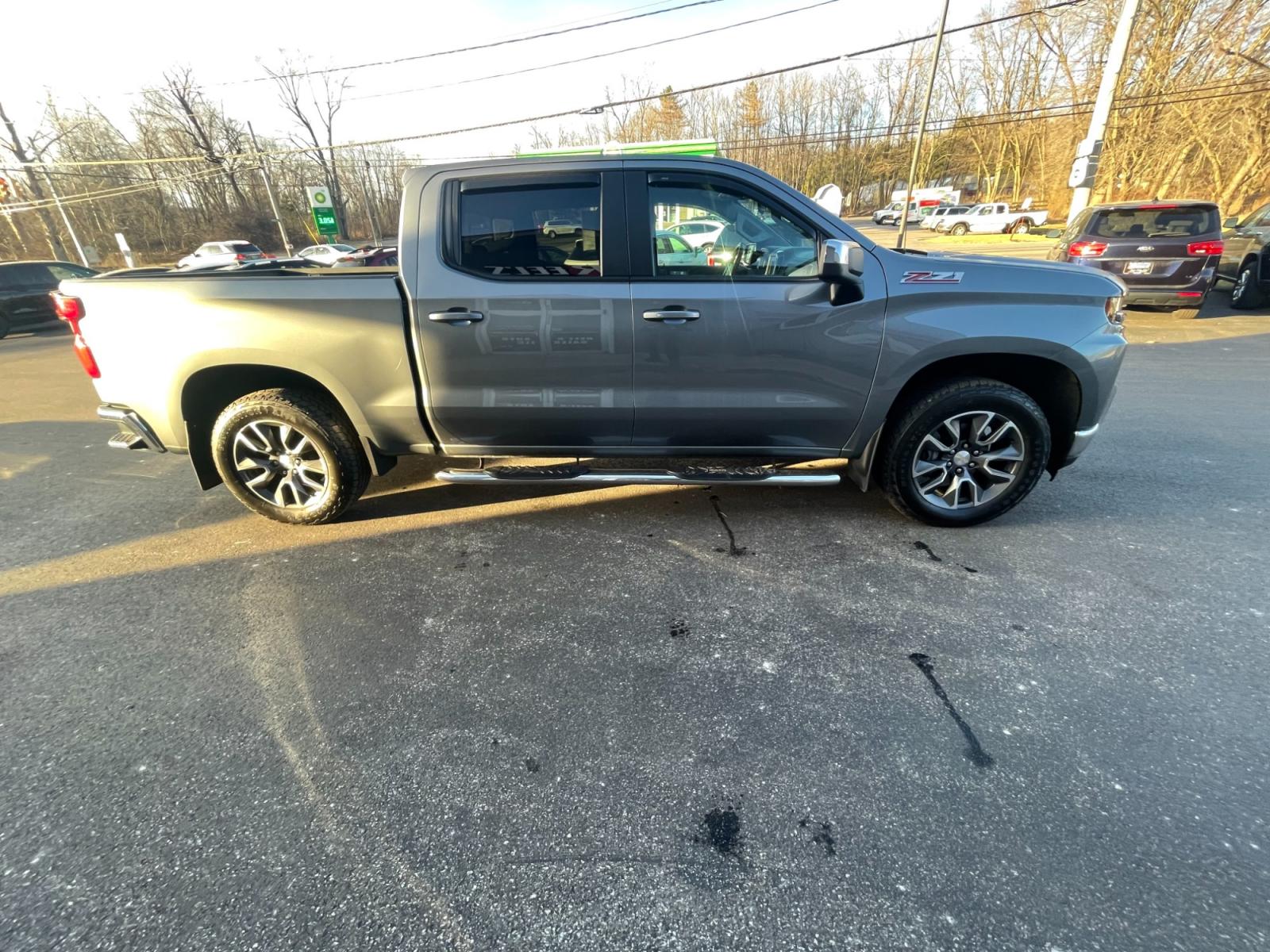 2020 Gray /Black Chevrolet Silverado 1500 LT Crew Cab 4WD (3GCUYDED4LG) with an 5.3L V8 OHV 16V engine, 8-Speed Automatic transmission, located at 11115 Chardon Rd. , Chardon, OH, 44024, (440) 214-9705, 41.580246, -81.241943 - This 2020 Chevrolet Silverado 1500 LT Crew Cab with the 5.3L V8 and an 8-speed automatic transmission, equipped with the Z71 package and All Star Edition, offers a compelling mix of power, off-road capability, and comfort. The addition of LED headlights enhances visibility in all conditions, while t - Photo #6